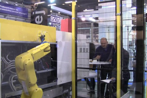 Wtryskarka Fanuc Roboshot w produkcji elementów optycznych